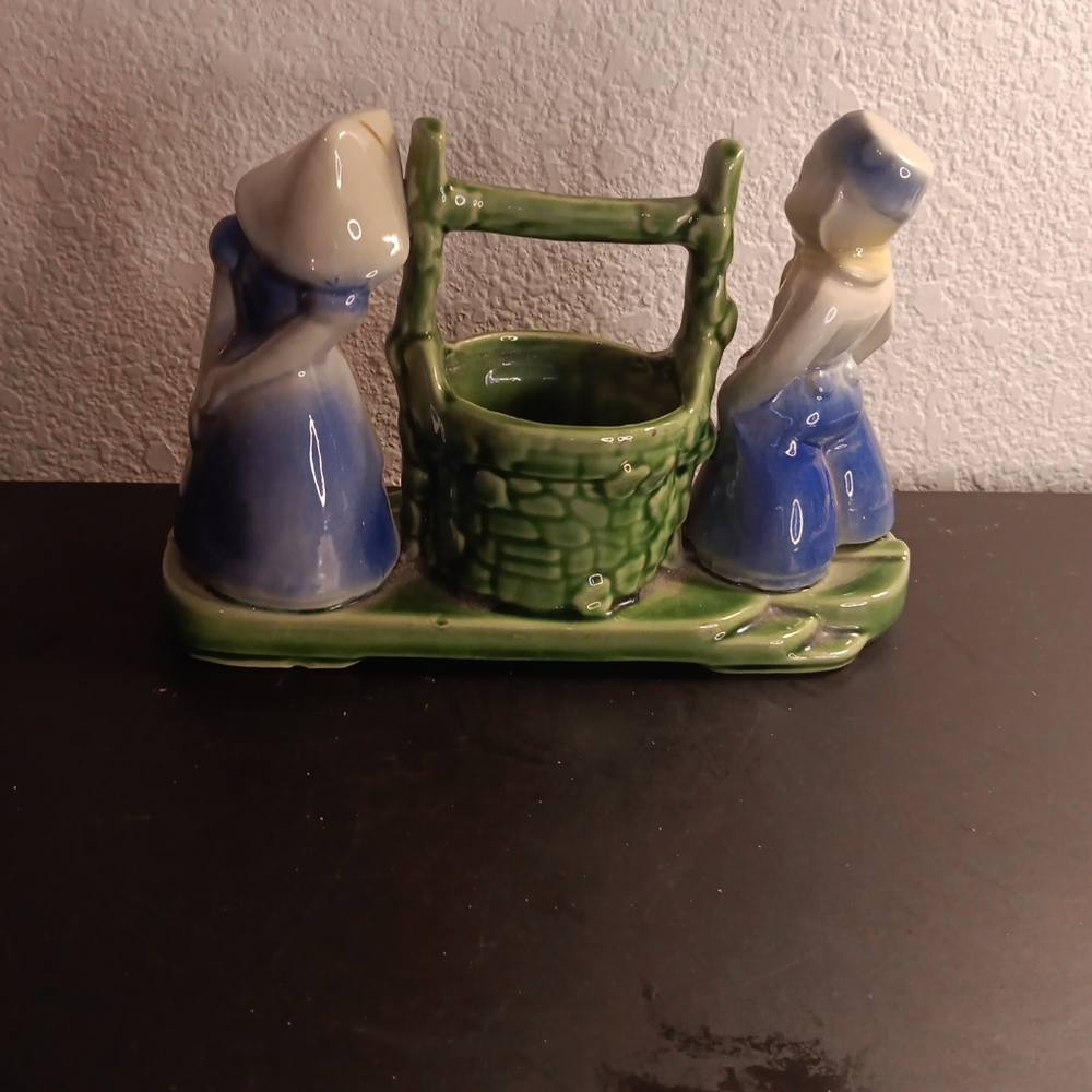 GORGEOUS VTG Shawnee USA Glazed 7" WISHING WELL Ceramic Sculpture.